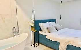 Luxrem-De 4 Apartments